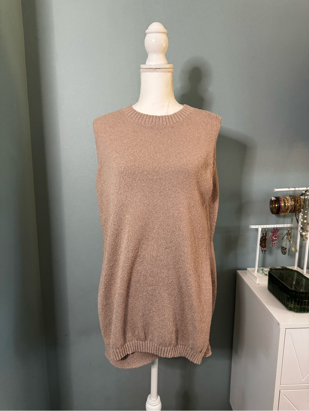Zesica Sleeveless Knit Sweater Vest Shorts Set Medium in Taupe